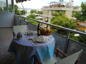 Top floor cozy apartment near the beach